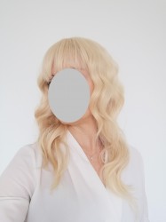 NAUJIENA! perukas nr. 1089(1) (banguotas blond su kirpčiukais, ilgis 50cm, svoris 190g)